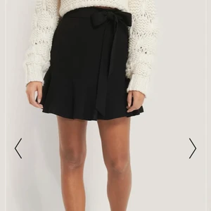 Volangkjol - Superfin och skön, använd 1 gång, nypris 300 💕