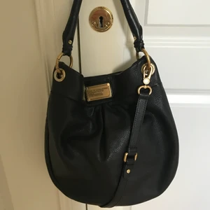 Väska Marc Jacobs  - Äkta Marc Jacobs väska i fint skick, sälj pga kommer inte till användning längre 