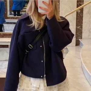 blå jacka - Slutsåld jacka från NAKD buda i kommentarerna, budet startat på 300 ⚠️⚠️HAR MAN BUDAT MÅSYE MAN STÅ FÖR BUDET OCH GENOMFÖRA KÖPET⚠️⚠️ BUDGIVNINGEN AVSLUTAS PÅ MÅNDAG 25/10 19:00