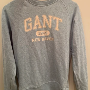 GANT tröja - GANT tröja i en babyblå färg
