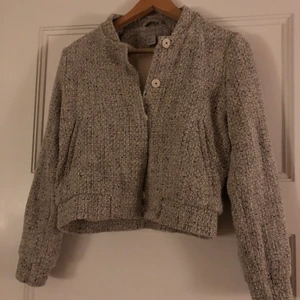 Bomberjacka strl 36 - Bomberjacka i tweed. Strl 36. Sparsamt använd. Frakt tillkommer