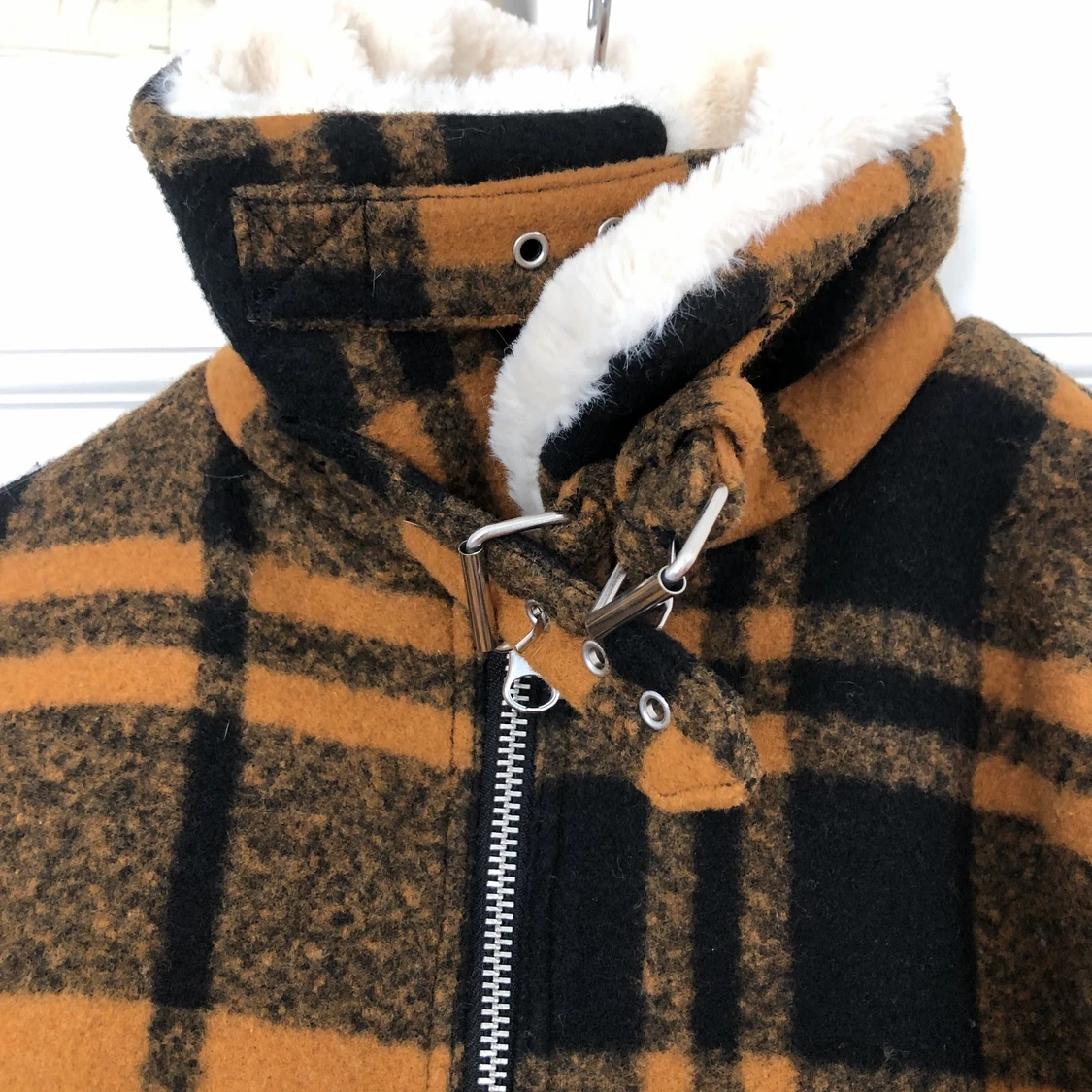 Snygg rutig varm jacka från HM devided - 90