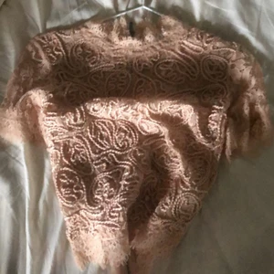 Topp från Zara - Jättesöt liten topp med coola mönster från Zara. Använd 1 gång. Skriv för frågor osv💗