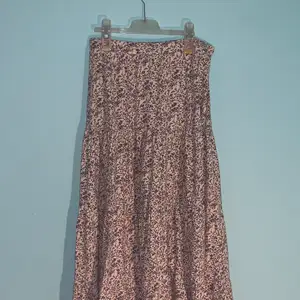 Long flower skirt… Lång kjol med Blommönster 