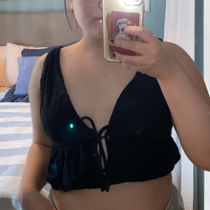 Trendig topp - En supergullig sommartopp som inte riktigt är min stil. Endast använd 1 gång och har inga defekter