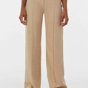 Byxor bershka  - Köpte fel storlek och säljer därför! Helt oanvända o lappen finns kvar! Skriv privat för fler bilder🤗 