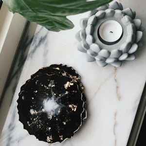 Glasunderlägg resin - Underlägg jag gjort i resin! Passar till allt möjligt, underlägg till glas, smycken, ljus m.m. 😊 250kr för dessa 4 🤍