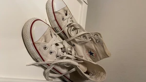 Converse - Vita converse, fint skick. Köpare står för frakt!