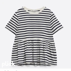 Zara T-shirt  - Trendig randig zara T-shirt, säker då den inte kommer till användning, frakten ingår i priset💕