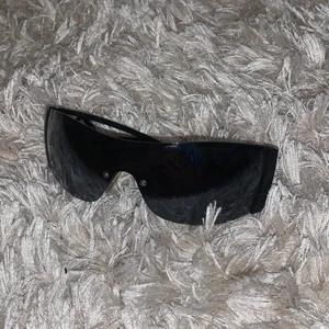 Glasögon - Säljer dessa solglasögon, typ helt oanvända!