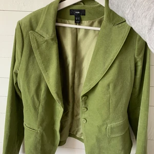 Unik kavaj - Plagget är sällan använt och är en äldre variant från hm♥️