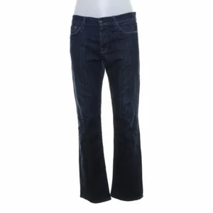 Jeans - Smyga jeans som jag köpte på Sellpy men som satt lite konstigt på mig bara. Dem är lite stretchiga och i bra skick, passar en M ungefär. Lite bootcut.