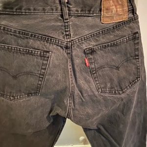 Levis jeans 501 - Levis jeans 551 (kontakta för mer info) de är mindre i storleken 