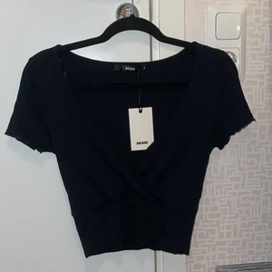 Omlott tröja  - Helt ny från BikBok