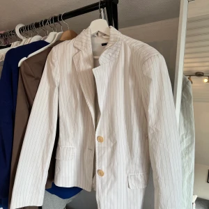 Kavaj storlek S/M - Använd ett förtal gånger köpt på secondhand.