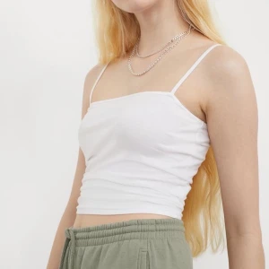 Vitt linne  - Aldrig använt, säljer det för att det var lite litet för mig. Ett vanligt linne som är bra att ha. ✨🦋🌸🌿