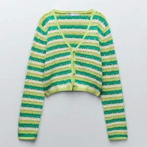 populära zara koftan!!! - Säljer min gröna fina zara kofta, som jag köpte i somras använd 1-2 gånger!! Bilder är från zaras sida men kan skicka bilder med den på (mina bilder) om man frågar!! 🤍🤍