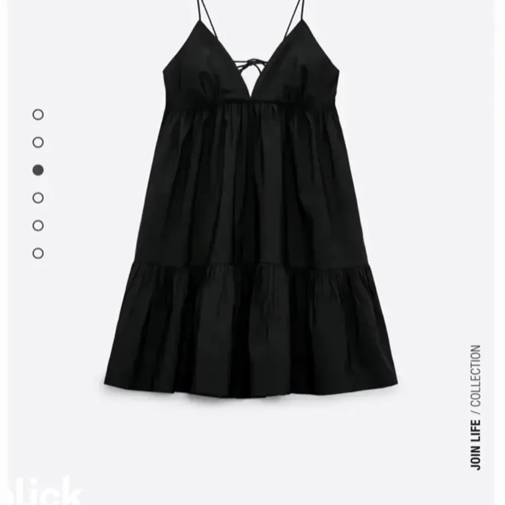 Populära Zara klänningen. Slutsåld och aldrig använd! Nypris 349kr (andra bilden lånad) SITTER SOM S Köp durekt: 400kr. Klänningar.