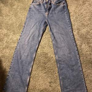 Jättefina jeans från pull & bear i storlek 40 