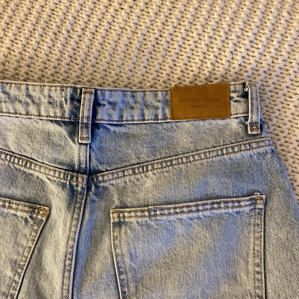 Dessa snygga jeans säljer jag pga att de inte kommer till använding längre. Använda endast ett fåtal gånger!💖 (Är 174). Jeans & Byxor.