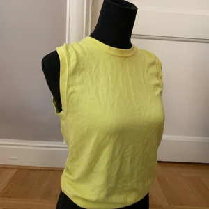 Zara top - Väst-top i jätteskönt tyg.