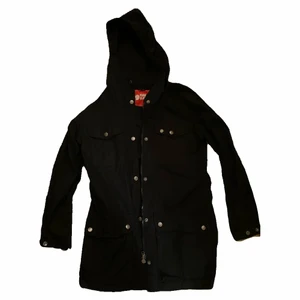 Fjällräven - Tunn jacka från fjällräven. Perfekt till våren eller hösten. Går under rumpan