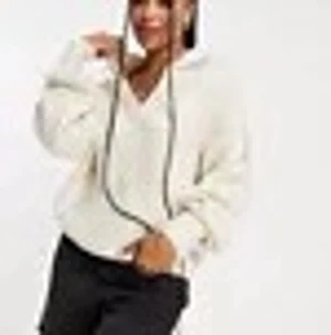 Jättefin å skön vit tröja från Asos - Gräddvit tröja med öppen krage från asos. Använd ett fåtal gånger och i nyskick! Säljer då jag ej får användning för den. Storlek 36. Nypris 350kr