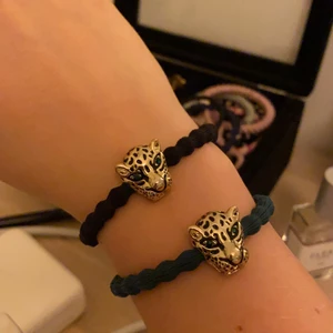 Toffsar - Toffsar/armband ifrån by eloise, grön och svart frakt på 12kr