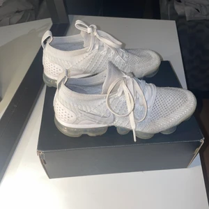 Nike vapormax - Vita Nike vapormax skor, storlek 36. 