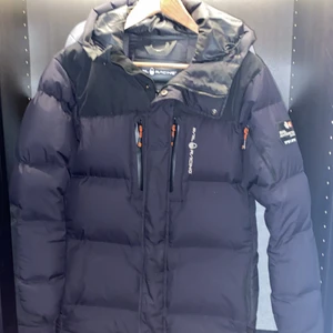 Sail Racing Jacka herr  - Storlek S har ett litet hål se bild 2 