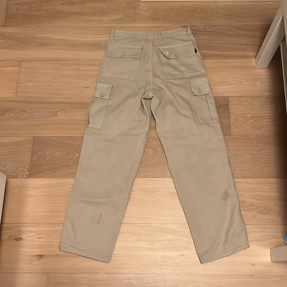 Beige vintage cargo jeans. Köpta på humana. W40L42. Jeans & Byxor.