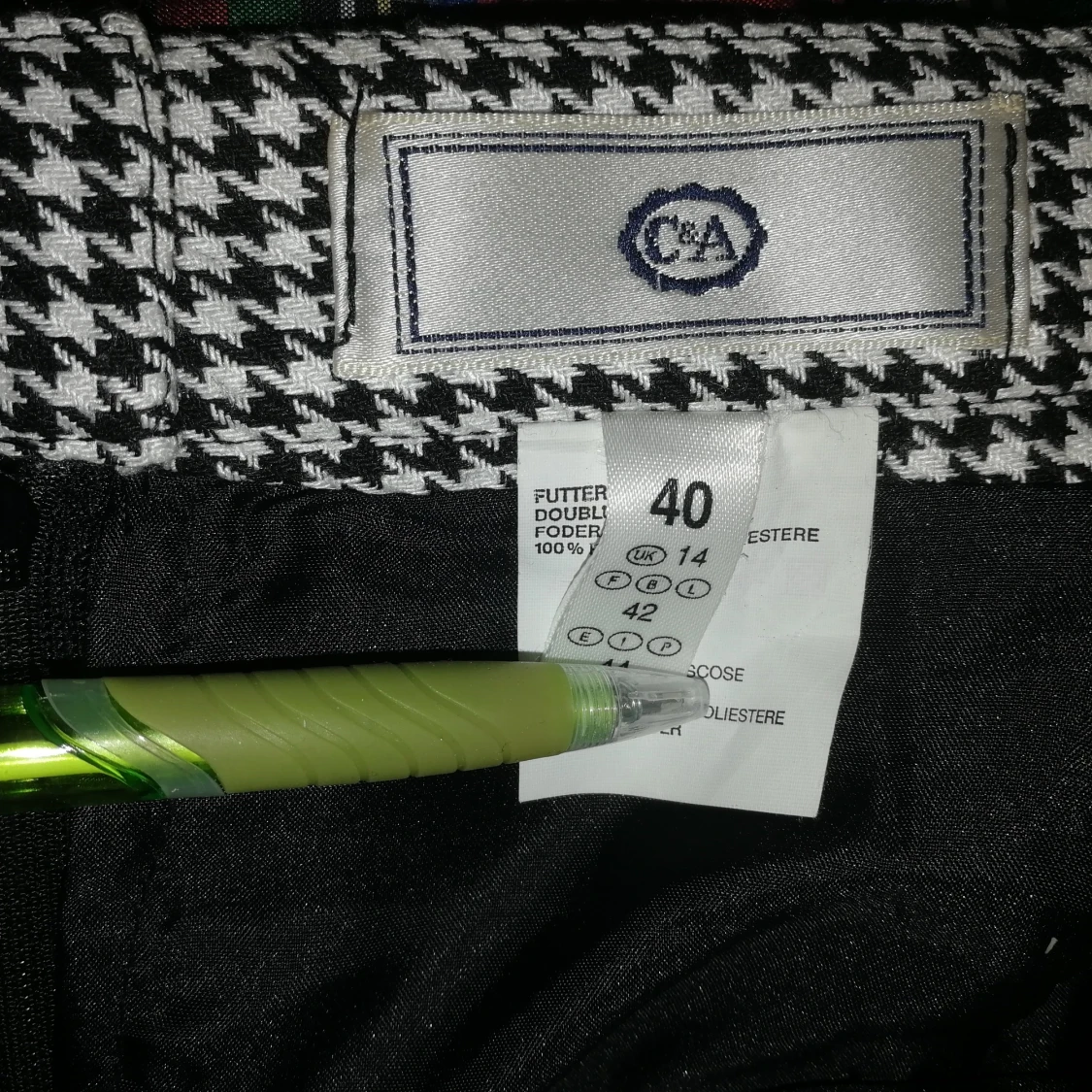 Jättefin kjol, oanvänd! 