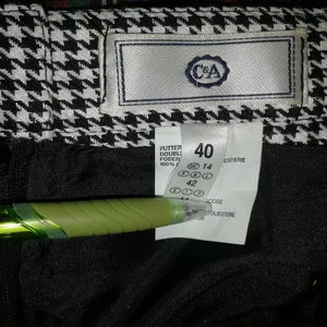 Jättefin kjol, oanvänd!  - Jättefin kjol, köpt i Tyskland, aldrig använd. Sitter fint. Har haft den i drygt ett år med förhoppning om att det ska passa men tyvärr blev inte så. Jag tror att det är dags att ge upp hoppet ☹️🥴😅