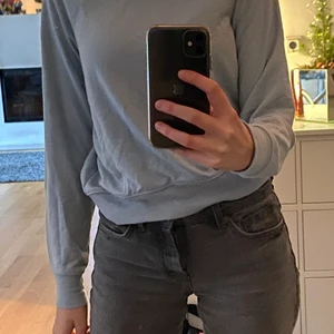 Ljusblå tröja  - Knappt använd ljusblå tröja från H&M.💞 Köpare står för frakt! 