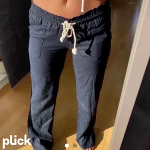 Super fina blå linnebyxor  - Så sköna linnebyxor köpa i somras! Nästan aldrig använda! LÅNADE BILDER skriv privat för fler frågor eller mer bilder. Direkt pris 240+frakt