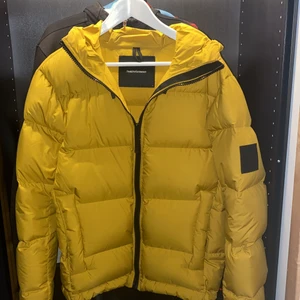 Peak Performance Jacka  - Herr strl medium nypris ca 4000kr skick 9/10 använd ca 5 gånger 