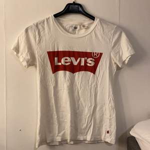 Normal passform. Levis T-shirt 