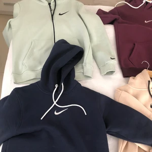 Nike hoodies - Hur skönt är det inte med hoodies nu på vintern?🥶❤️ skriv vid frågor, köparen står för frakt❤️
