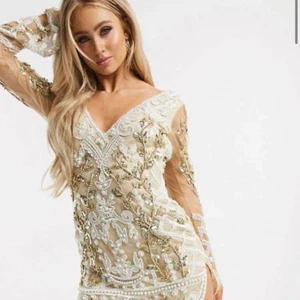 Festklänning  - Fin festklänning mycket bra skick storlek 36. Prislapp kvar helt ny. 