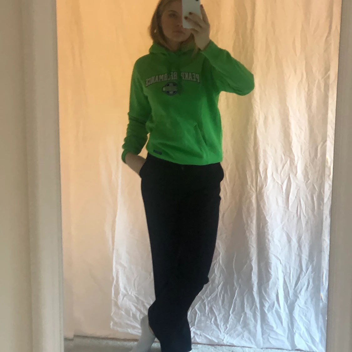 Grön peakperformance hoodie  - 90