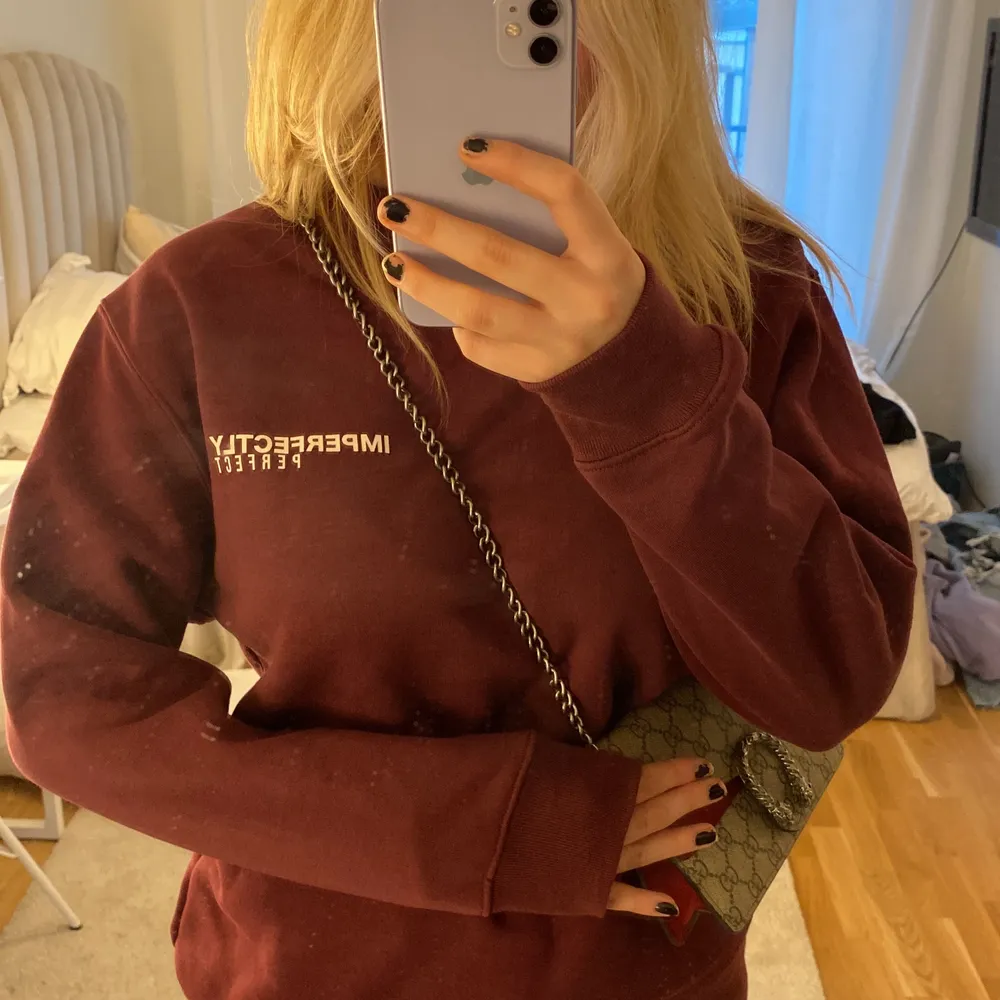 Vinröd as skön tröja, knappt använd. Lite oversized modell. Xs-s-m beroende på hur man vill att den ska sitta! ❤️ köpte står för frakt ❤️❤️. Tröjor & Koftor.