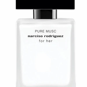 Narciso Rodriguez 30 ml Edp - Pure Musc EdP är en sensuell nyhet från Narciso Rodriguez. Doften har ett hjärta av mysk som omges av vita blommor och delikata tränoter. Går bra att kombinera med andra dofter i For Her-serien för ett mer personligt uttryck. Skapa din egen signaturdoft! Anv några ggr! Köpt för 620:-