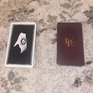 TAROT LÄSNING - Jag gör olika tarot läsning för dom som vill ❤️ har gjort detta länge🌸 