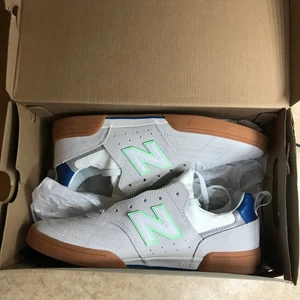 NB skor - As cleana new balance skejtskor storlek 44,5 helt nya och oanvända.