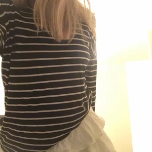 Randig tröja - Från Filippa K aldrig använd. Inte min stil. 🌸fraktar och kan mötas upp