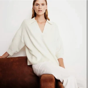 Vit tröja från hm  - Intressekoll på denna populära slutsålda tröjan från hm!  Inte säker på om jag vill sälja men kom med förslag på pris! Säker vid bra pris 💝⭐️☺️