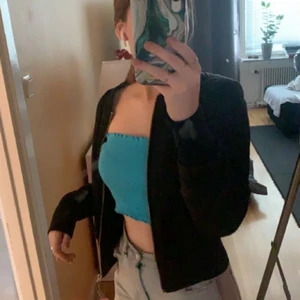 bomberjacka strl S - Säljer min bomberjacka som är i storlek S, 50kr🦋  100kr inklusive frakt om den ska fraktas 🥰