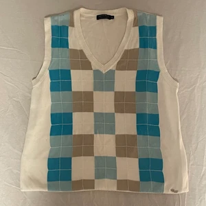 röhnisch väst - superfin rutig väst från röhnisch, storlek xl men passar mindre om man vill ha den oversized😁