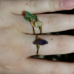 Stål tråds ring- beige, grön eller lila - Halvädelstenar, mässingstråd