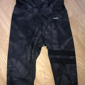 Stronger träning tights - Säljer eftersom dom inte längre kommer till användning. 